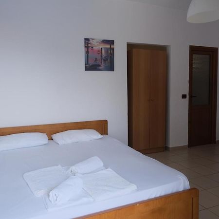 Mehilli Hotel Dhërmi Buitenkant foto