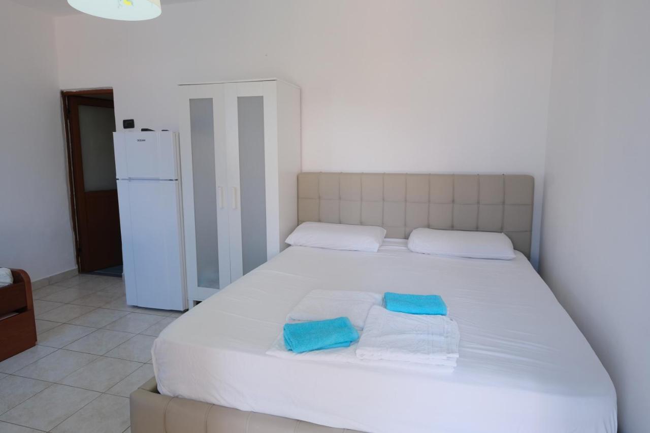 Mehilli Hotel Dhërmi Buitenkant foto