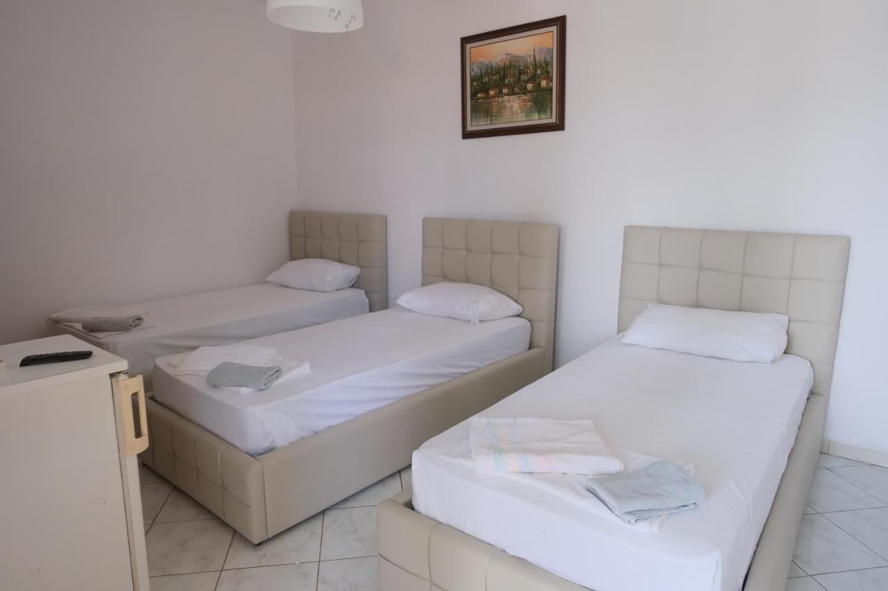 Mehilli Hotel Dhërmi Buitenkant foto
