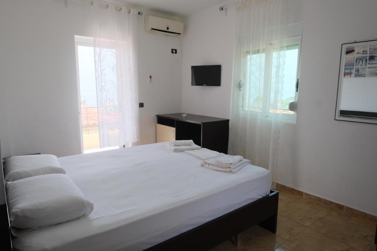 Mehilli Hotel Dhërmi Buitenkant foto