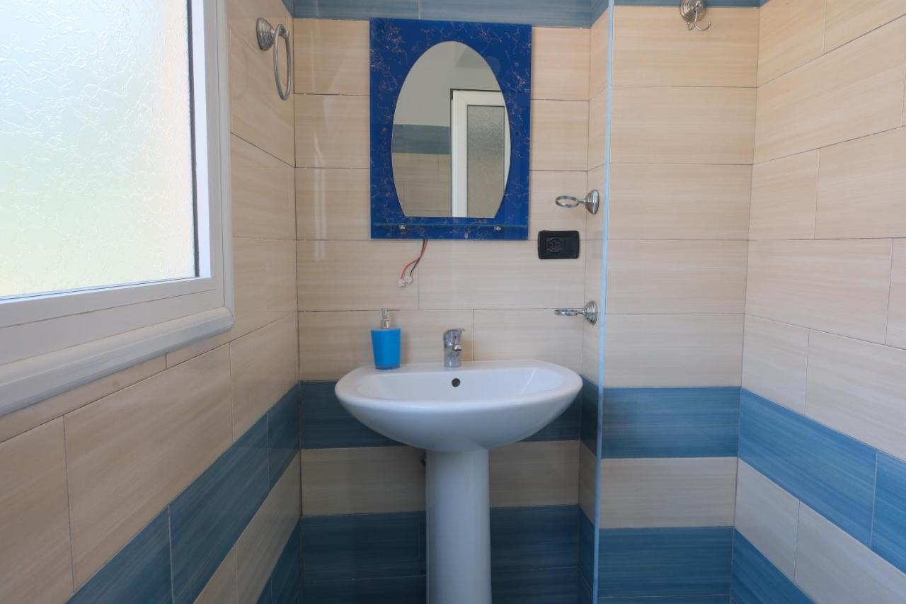 Mehilli Hotel Dhërmi Buitenkant foto