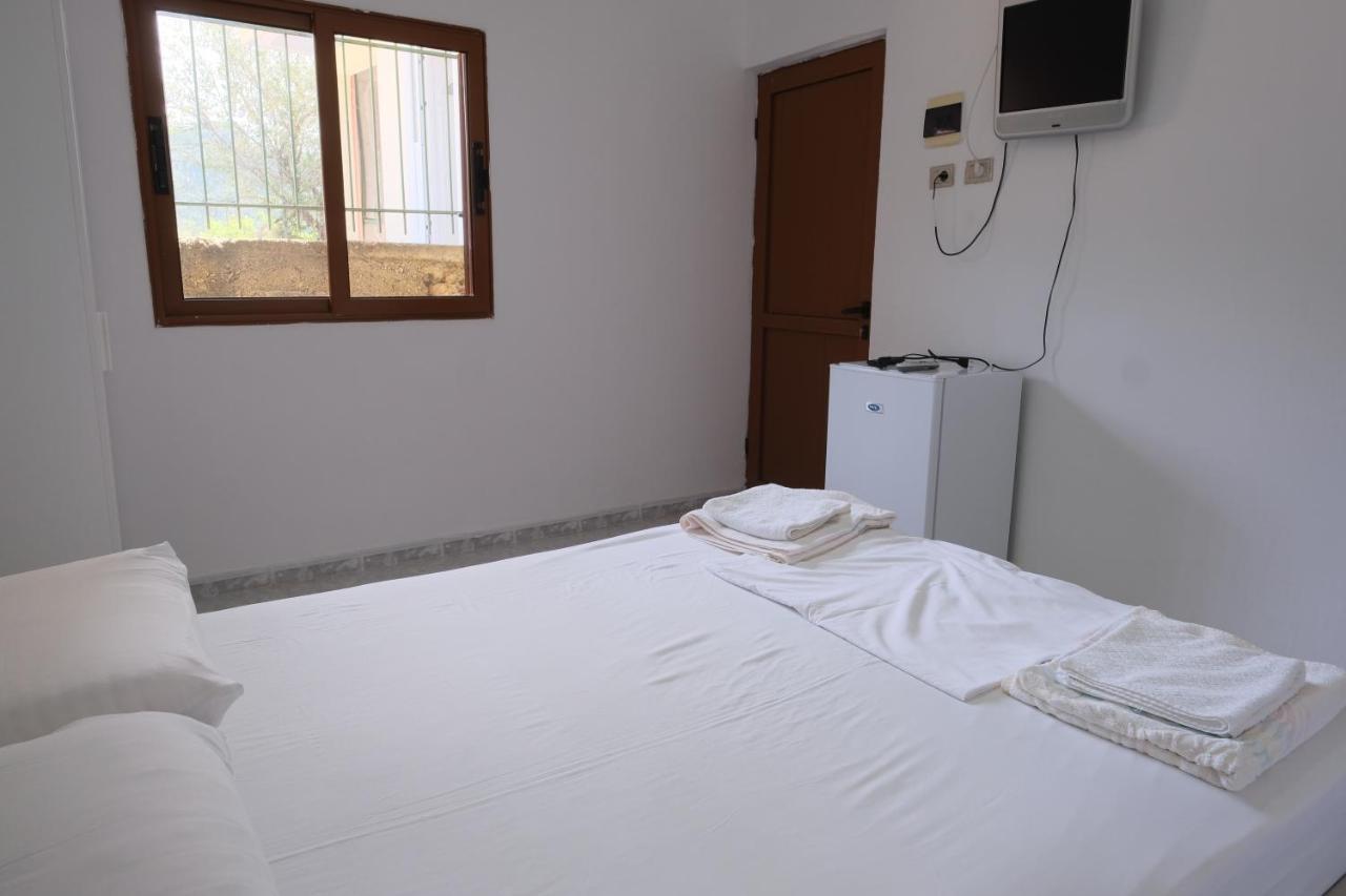 Mehilli Hotel Dhërmi Buitenkant foto