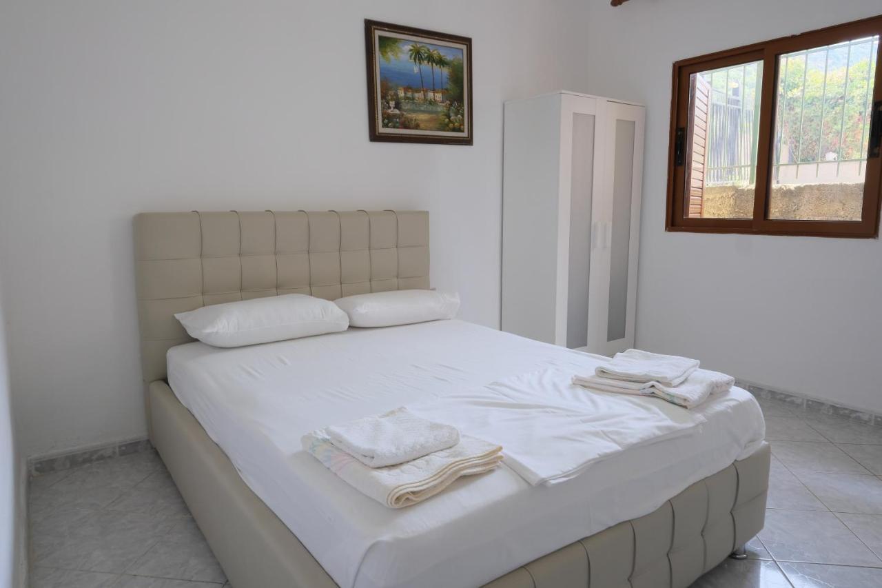 Mehilli Hotel Dhërmi Buitenkant foto