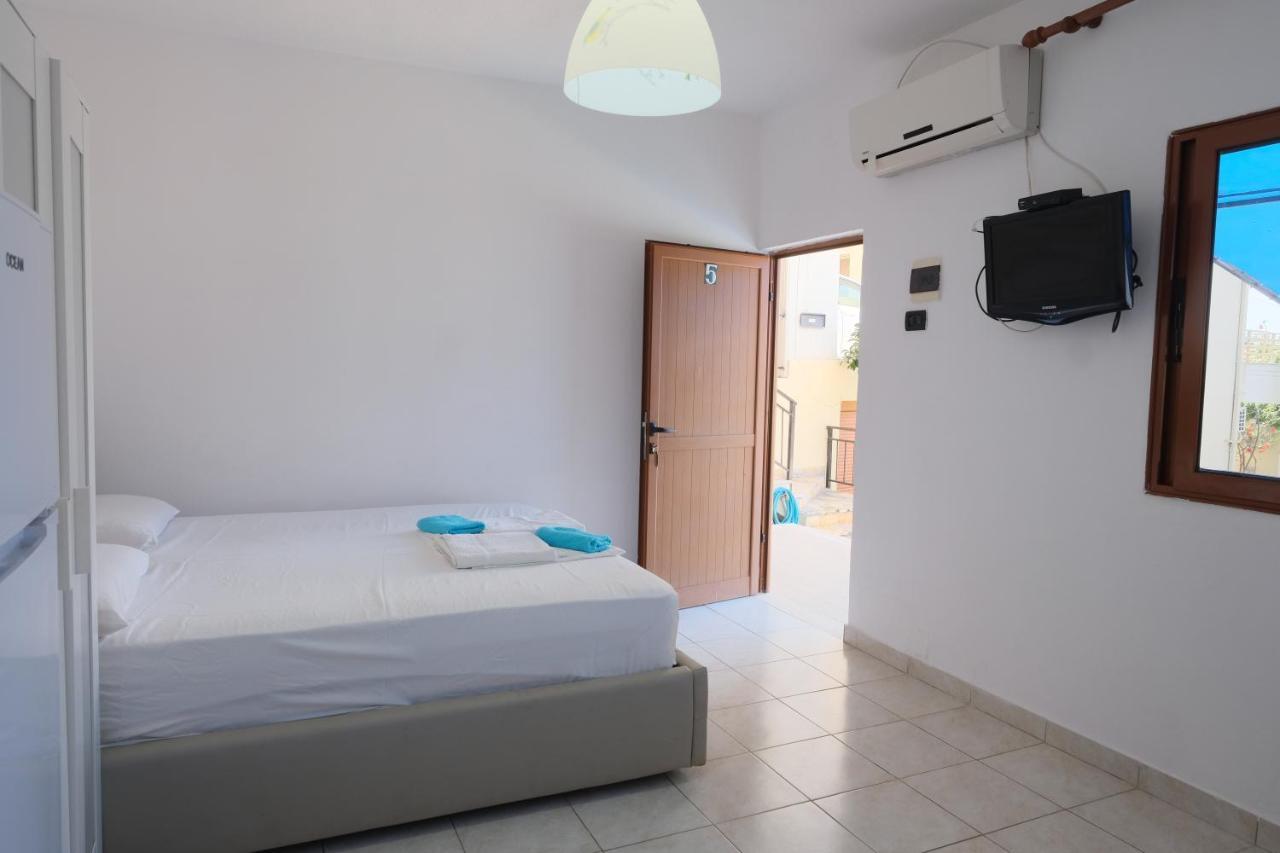 Mehilli Hotel Dhërmi Buitenkant foto