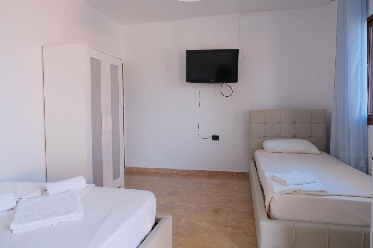 Mehilli Hotel Dhërmi Buitenkant foto