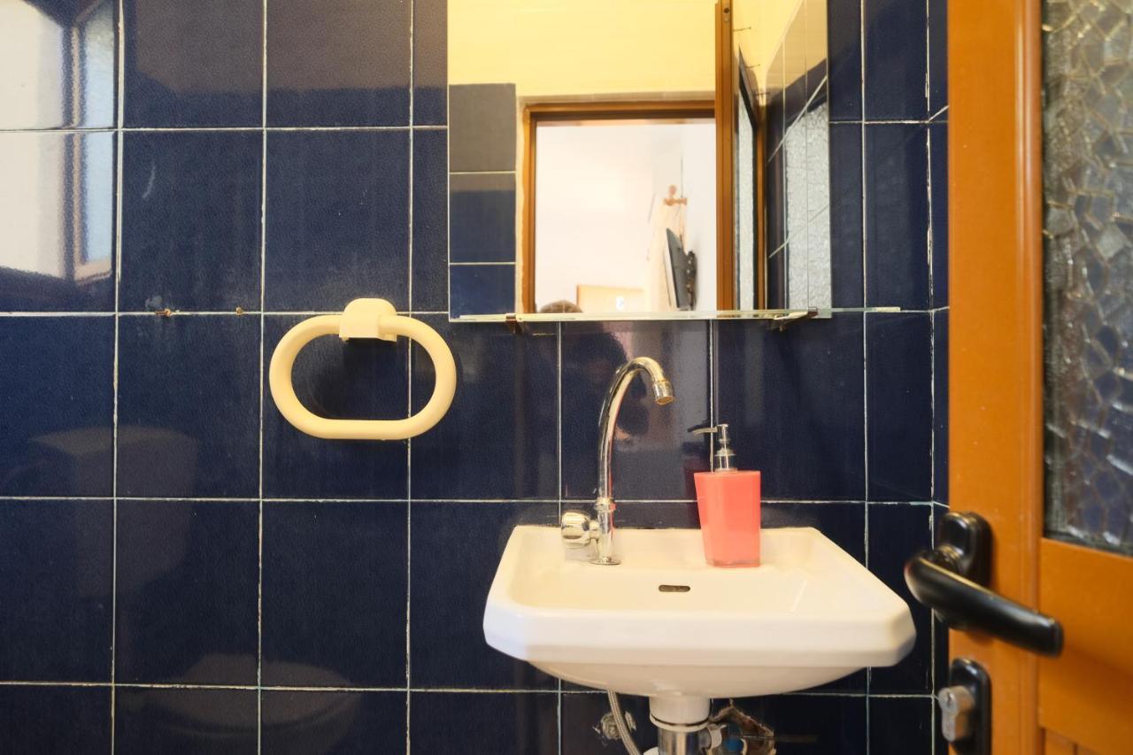 Mehilli Hotel Dhërmi Buitenkant foto