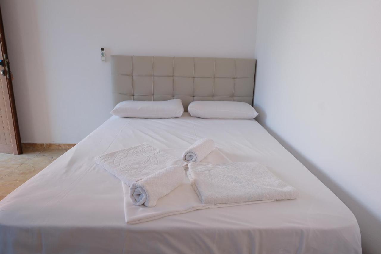 Mehilli Hotel Dhërmi Buitenkant foto