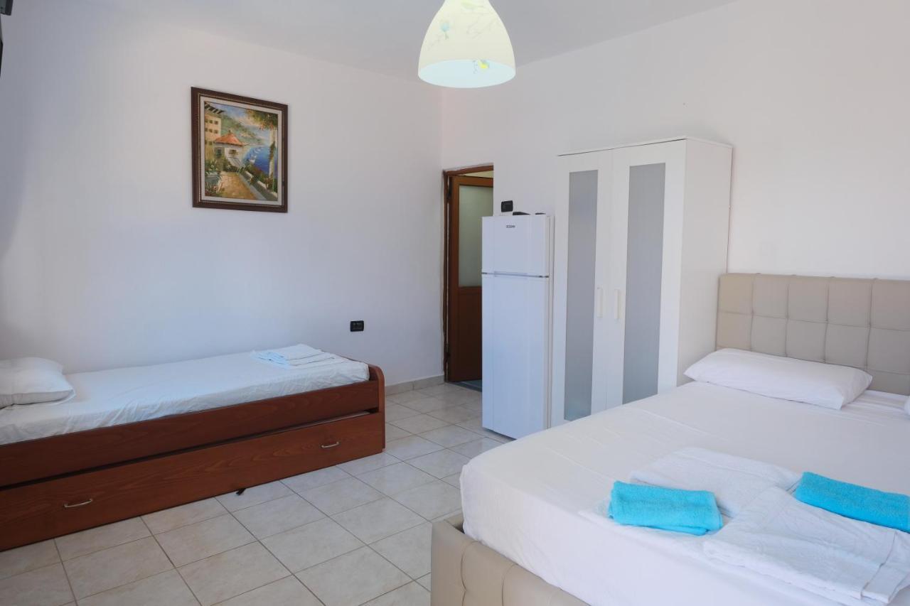 Mehilli Hotel Dhërmi Buitenkant foto