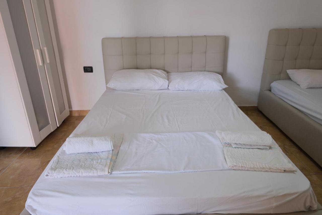 Mehilli Hotel Dhërmi Buitenkant foto