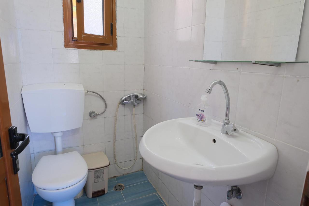 Mehilli Hotel Dhërmi Buitenkant foto