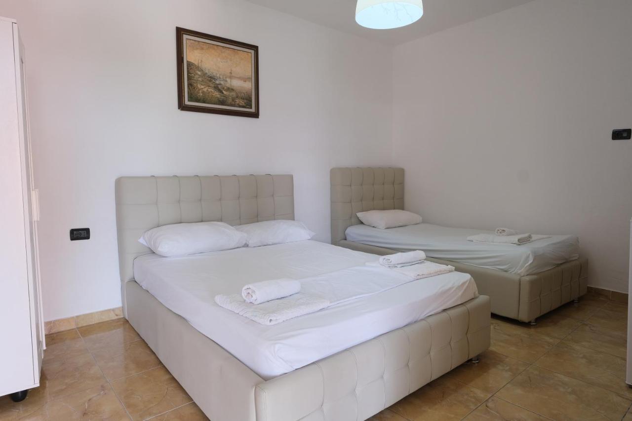 Mehilli Hotel Dhërmi Buitenkant foto