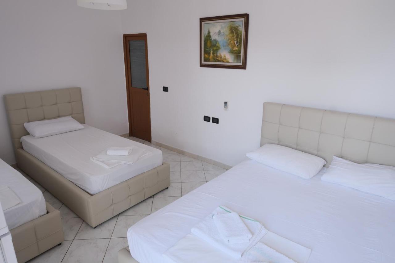 Mehilli Hotel Dhërmi Buitenkant foto