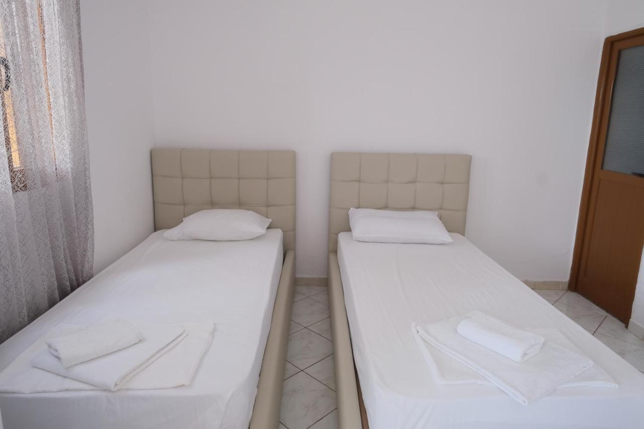 Mehilli Hotel Dhërmi Buitenkant foto