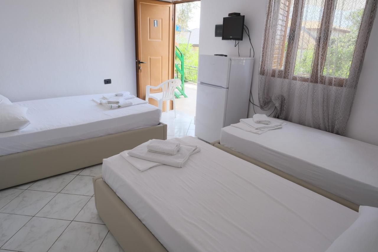 Mehilli Hotel Dhërmi Buitenkant foto