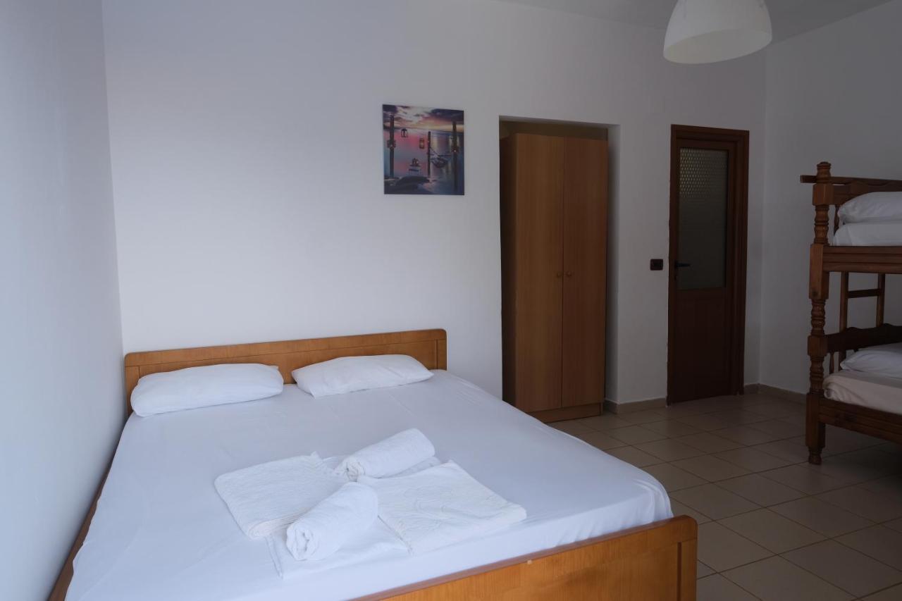 Mehilli Hotel Dhërmi Buitenkant foto