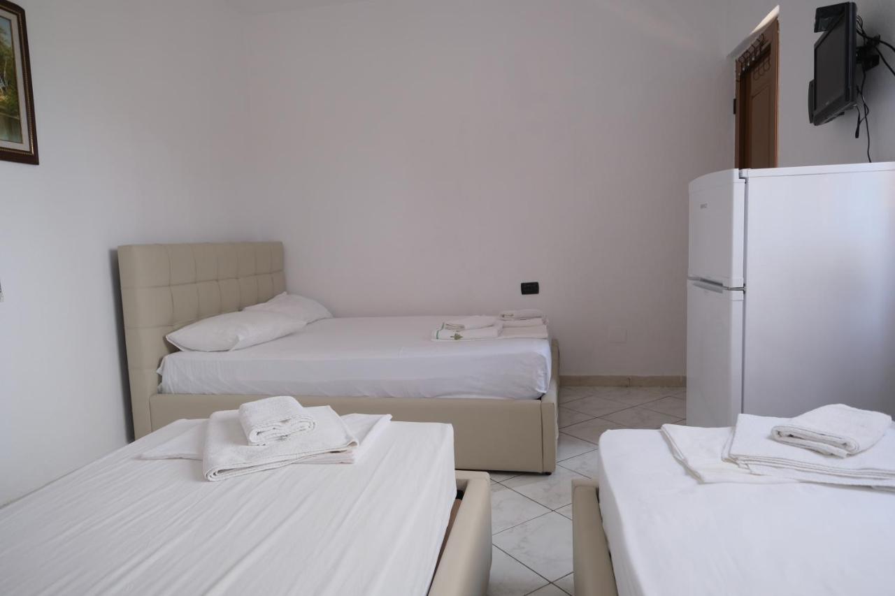 Mehilli Hotel Dhërmi Buitenkant foto