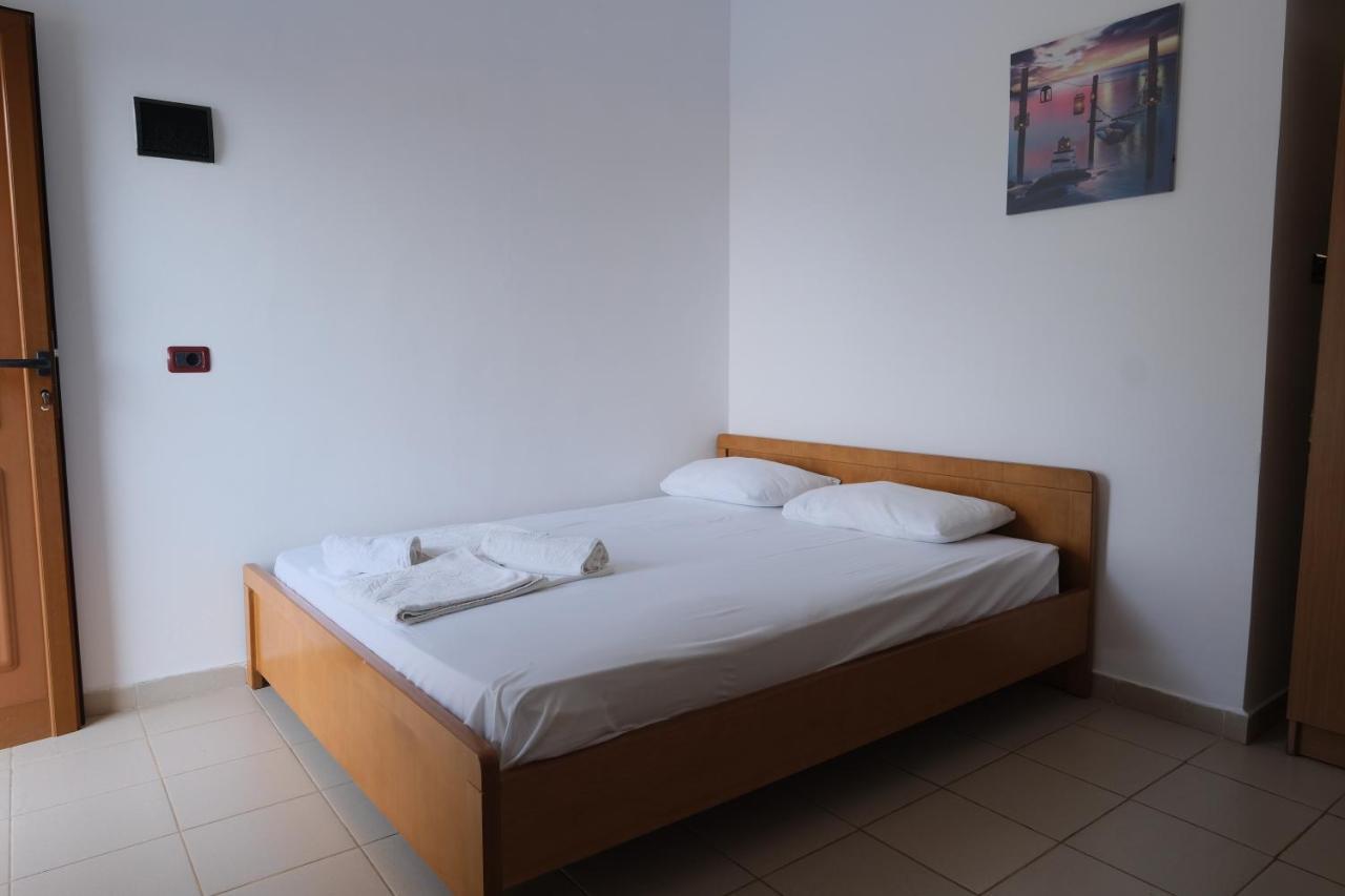 Mehilli Hotel Dhërmi Buitenkant foto