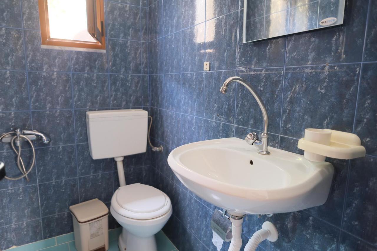 Mehilli Hotel Dhërmi Buitenkant foto