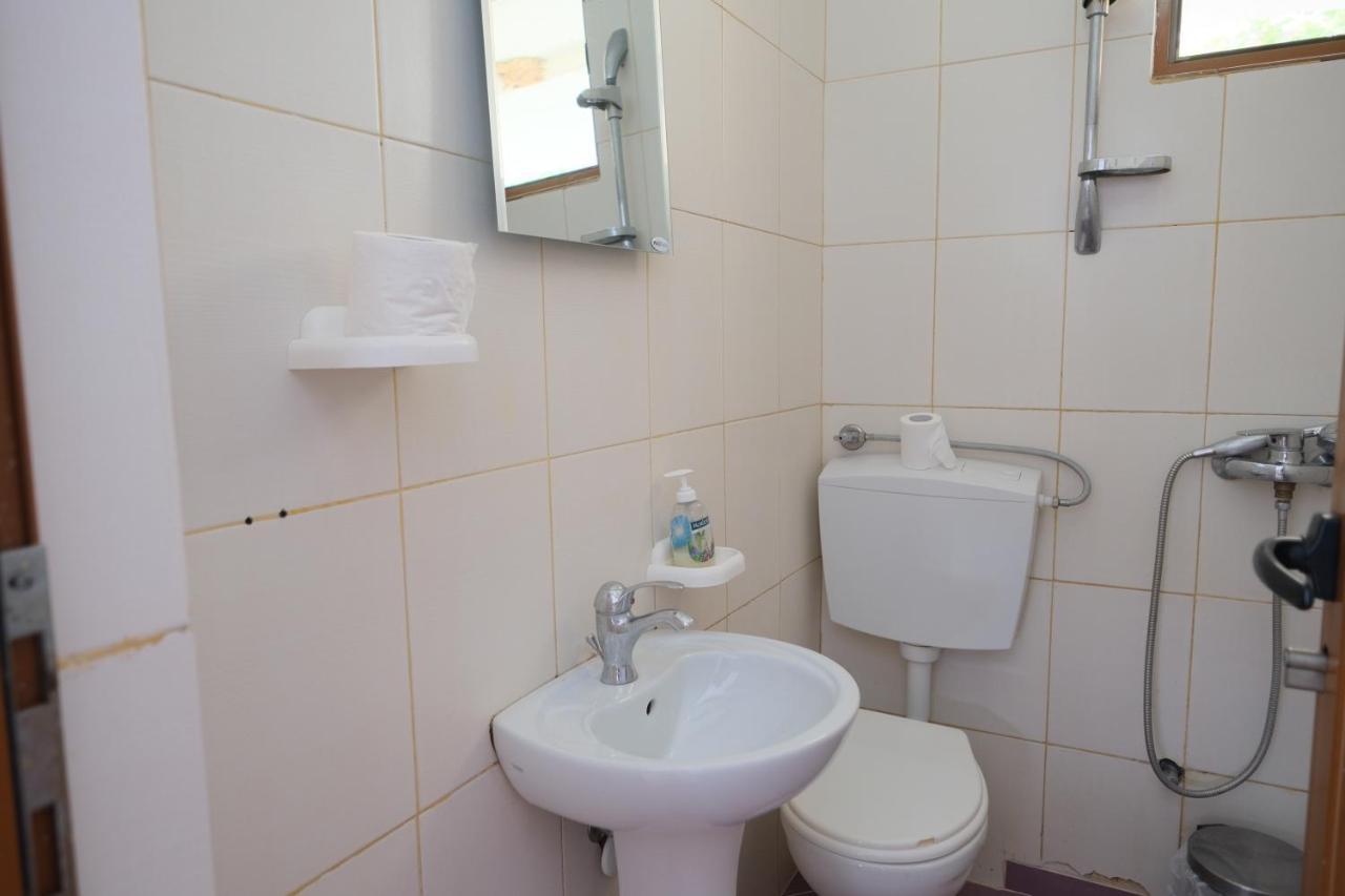 Mehilli Hotel Dhërmi Buitenkant foto