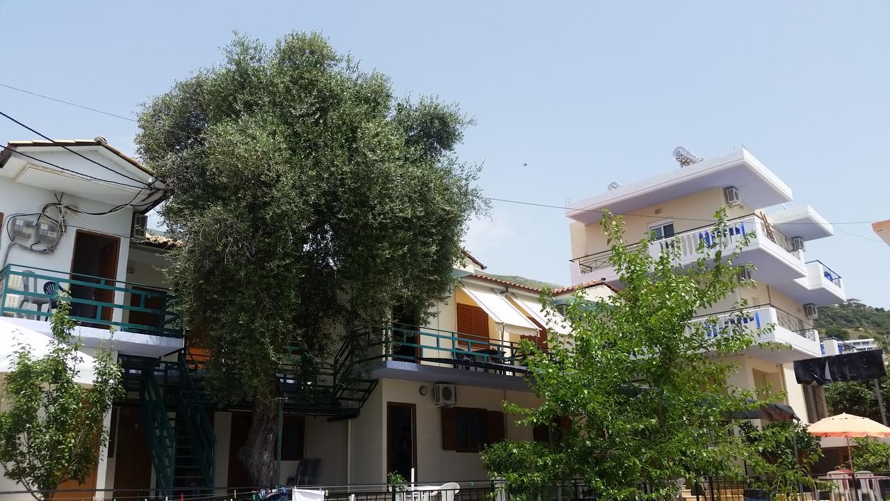 Mehilli Hotel Dhërmi Buitenkant foto