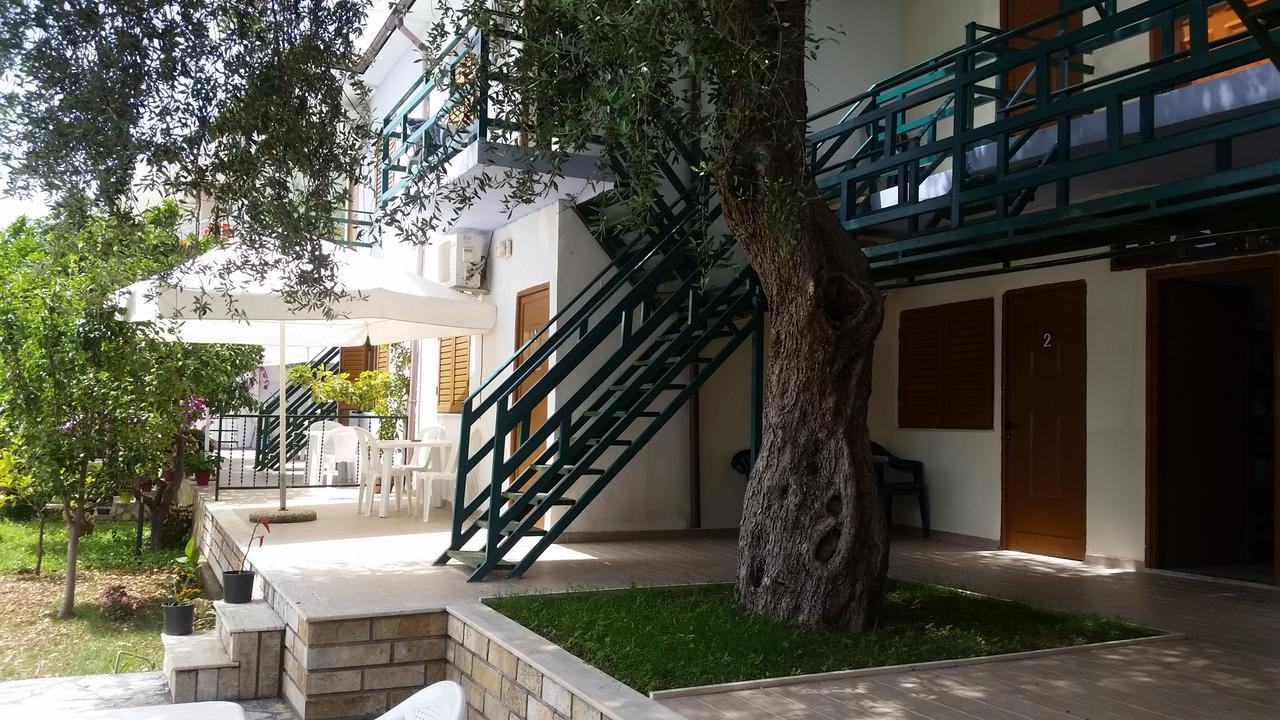 Mehilli Hotel Dhërmi Buitenkant foto