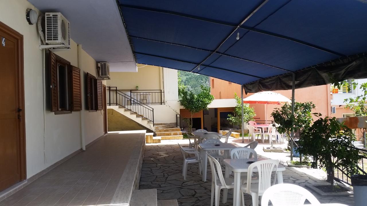 Mehilli Hotel Dhërmi Buitenkant foto