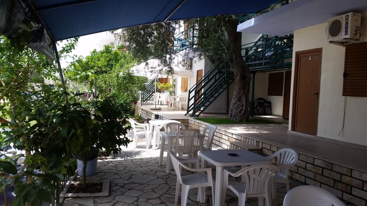 Mehilli Hotel Dhërmi Buitenkant foto