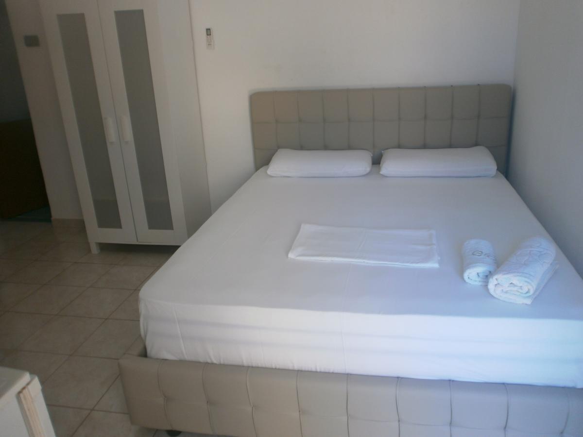 Mehilli Hotel Dhërmi Buitenkant foto